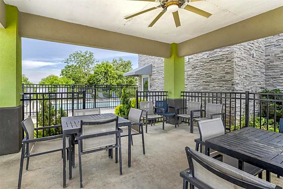 Best Western Plus Mid County