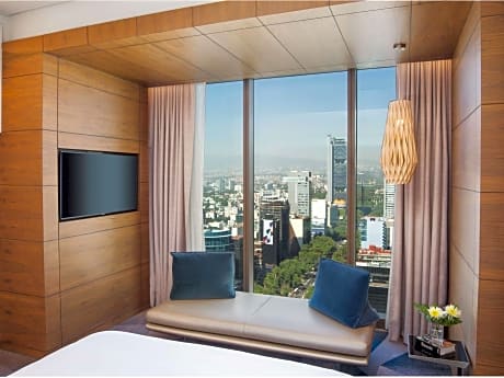 Superior King Room with Club Millésime Access and Skyline View