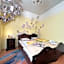 Poet's Theme Room, Free Parking