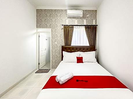 RedDoorz @ Griya Martha Sumber Solo