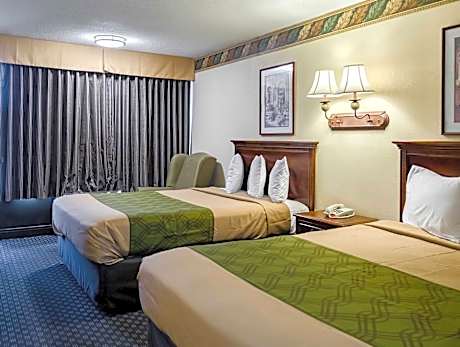 2 Queen Beds, Smoking