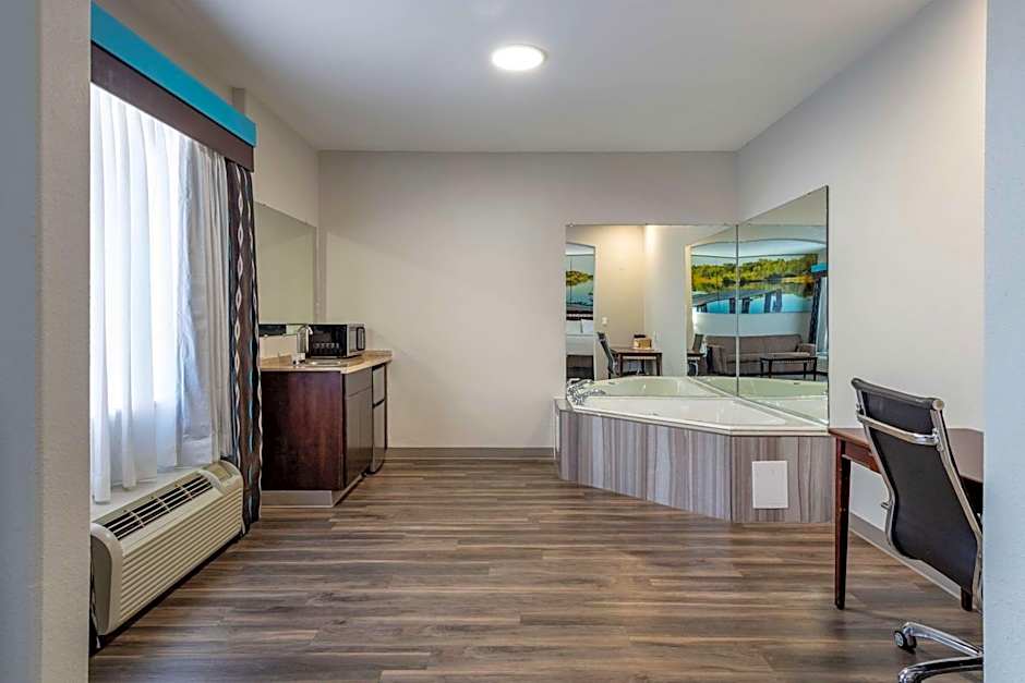 Clarion Pointe Sulphur - Lake Charles