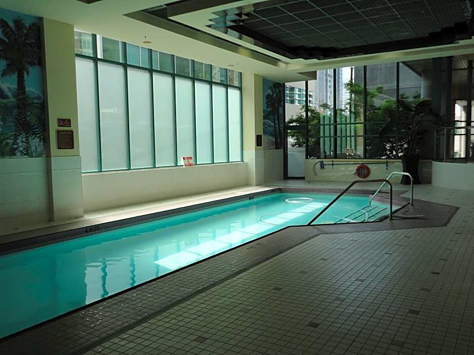 Rosedale on Robson Suite Hotel