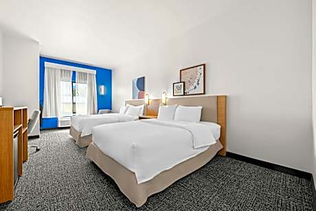 Queen Room with Two Queen Beds and Shower - Mobility Accessible