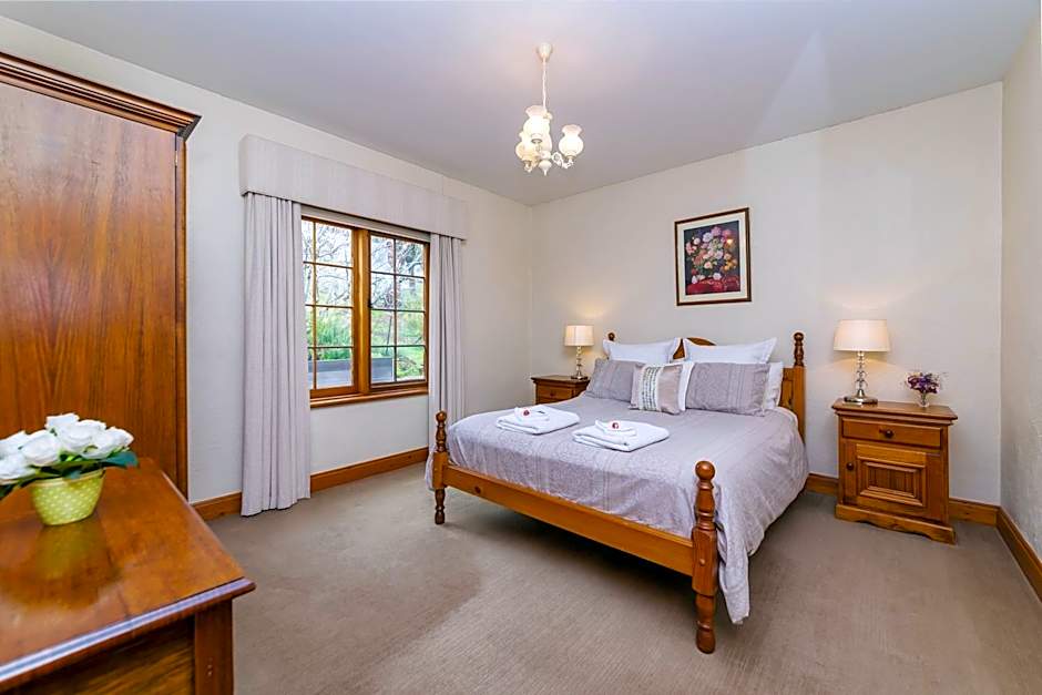 Country Pleasures Bed and Breakfast