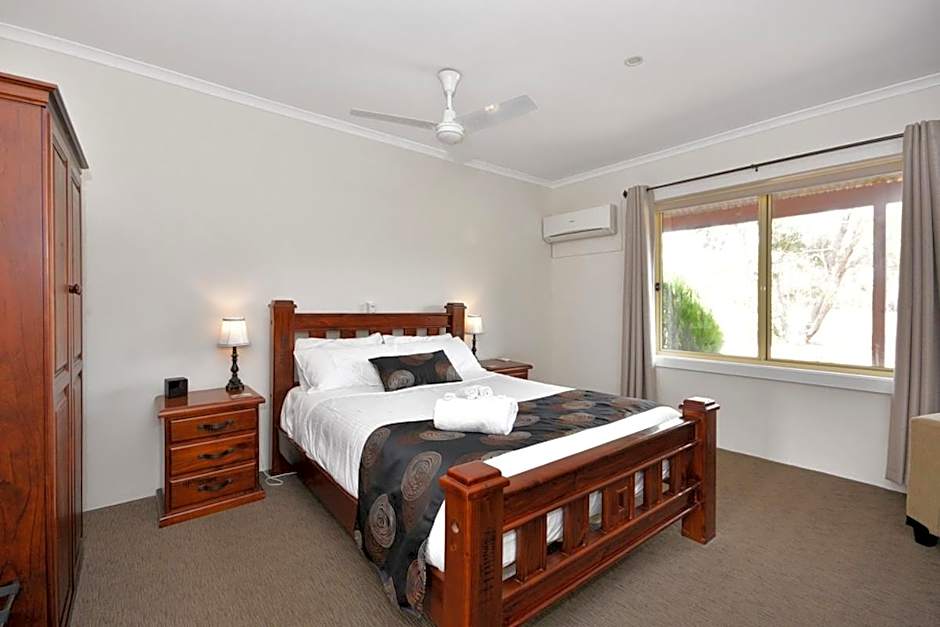 Inglewood Motel and Caravan Park Victoria