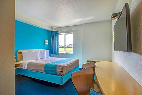 2 Full Beds | Smoking