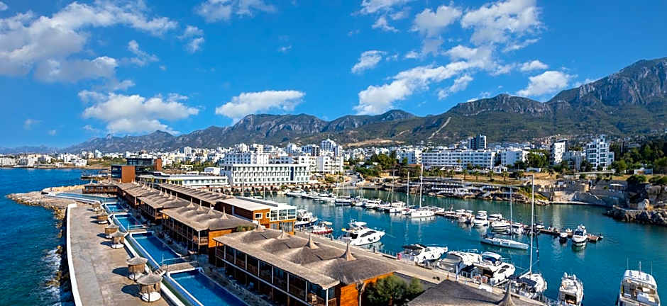 Les Ambassadeurs Hotel Casino&Marina