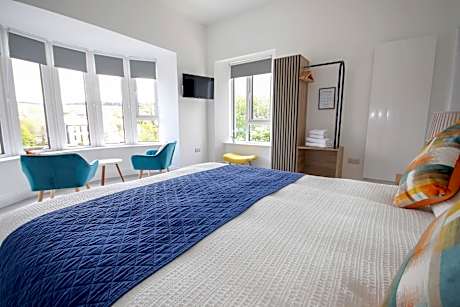 Family Room with Garden View