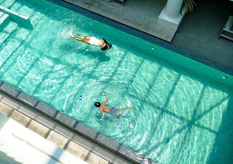 Away Bangkok Riverside Kene