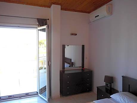 Apartment with Garden View