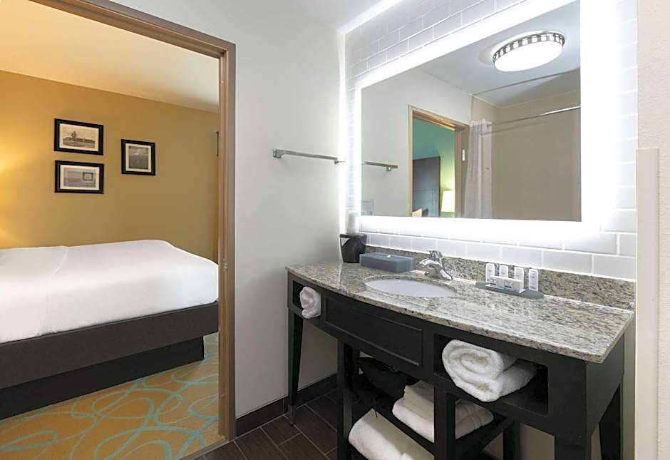 La Quinta Inn & Suites by Wyndham Clinton Historic Route 66