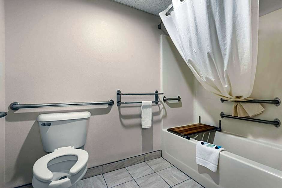 Super 8 by Wyndham Oelwein