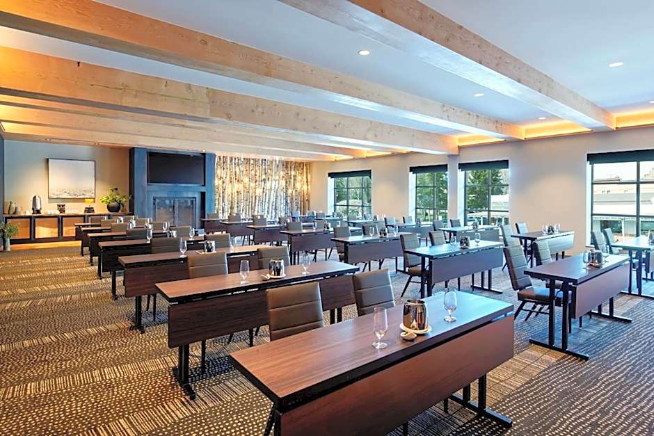 The Cloudveil, Autograph Collection