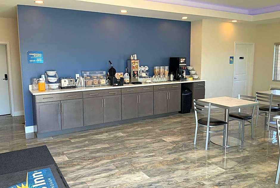 Days Inn by Wyndham Troy IL