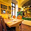Hotel Selsky Dvur - Bohemian Village Courtyard