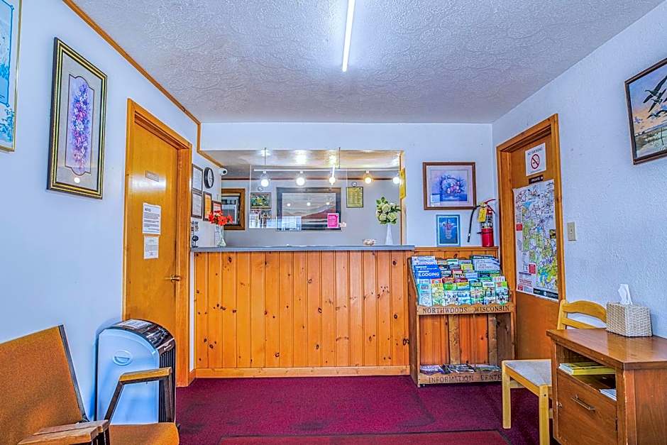 Love Hotels Silver Street by OYO at Hurley WI