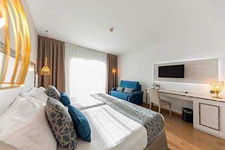 Superior Double Room with Sea View and Balcony