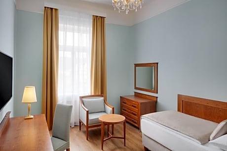 Hvezda - Premium Single Room with Wellness and Fitness Access