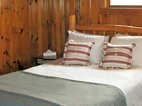 Log House Standard Room - Queen
