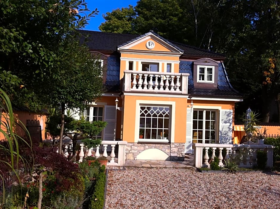 Yacht- , und Reisemobilhafen "Historisches Fährhaus" Wendenschloss