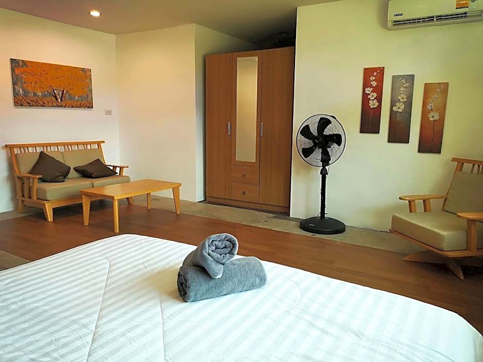 Tonmai Suites