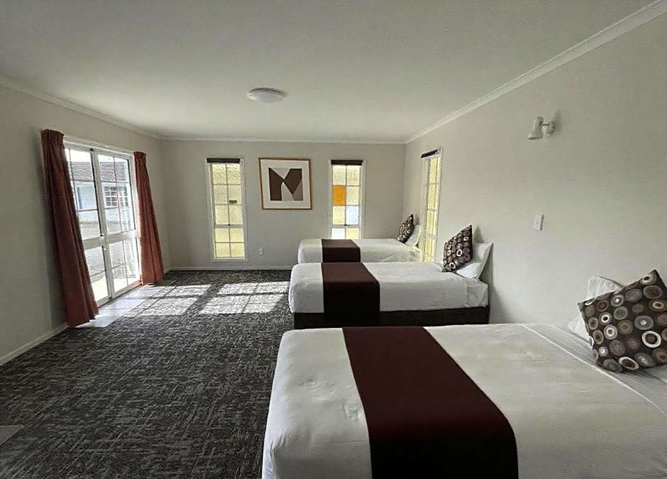 Boundary Court Motor Inn