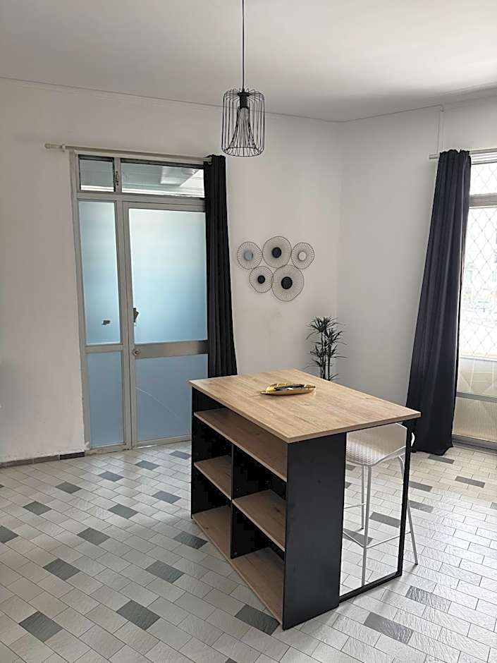 Urban Zen Appart Spacieux studio atypique avec bain a remous proche de tout