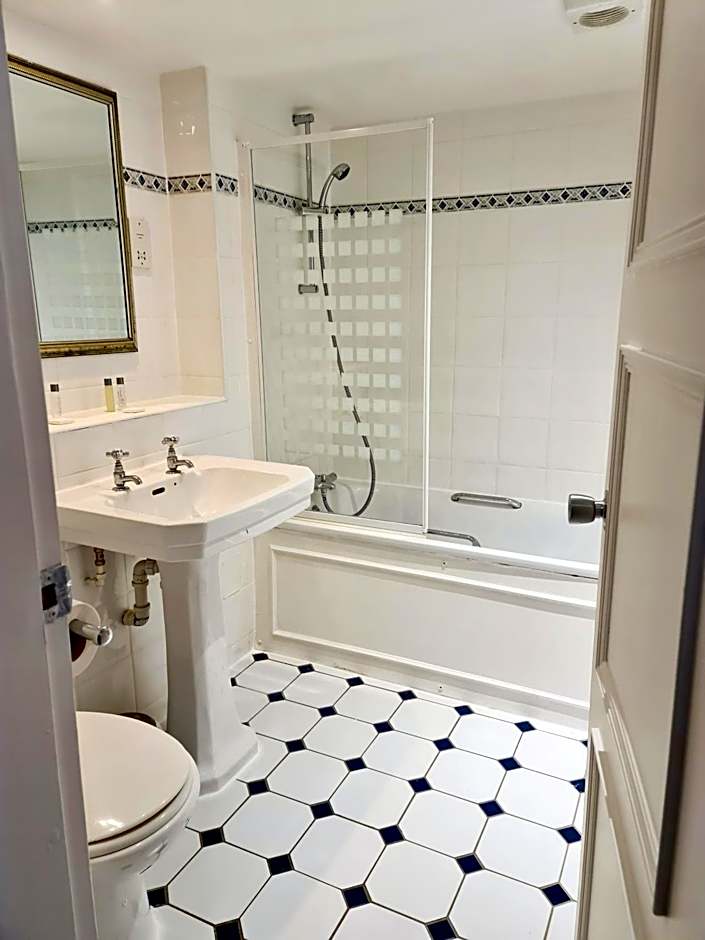 Barons Court Hotel Walsall