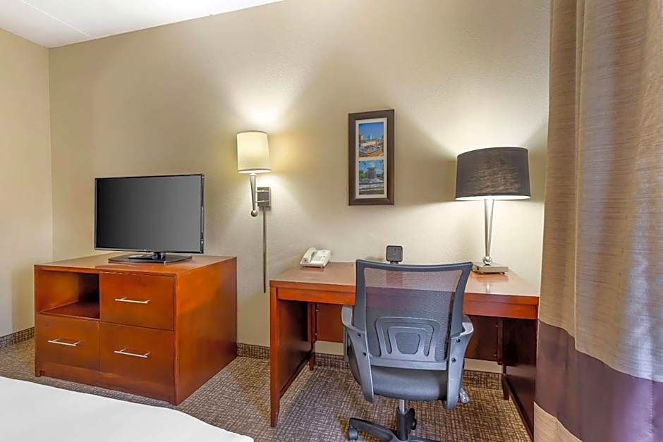 Comfort Suites Regency Park