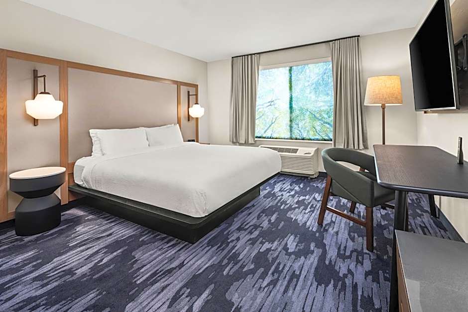 Photo 1 of 5 of 1 King Bed, Hearing Accessible