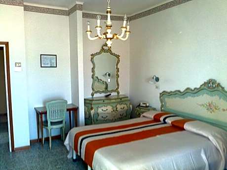 Double or Twin Room with Sea View