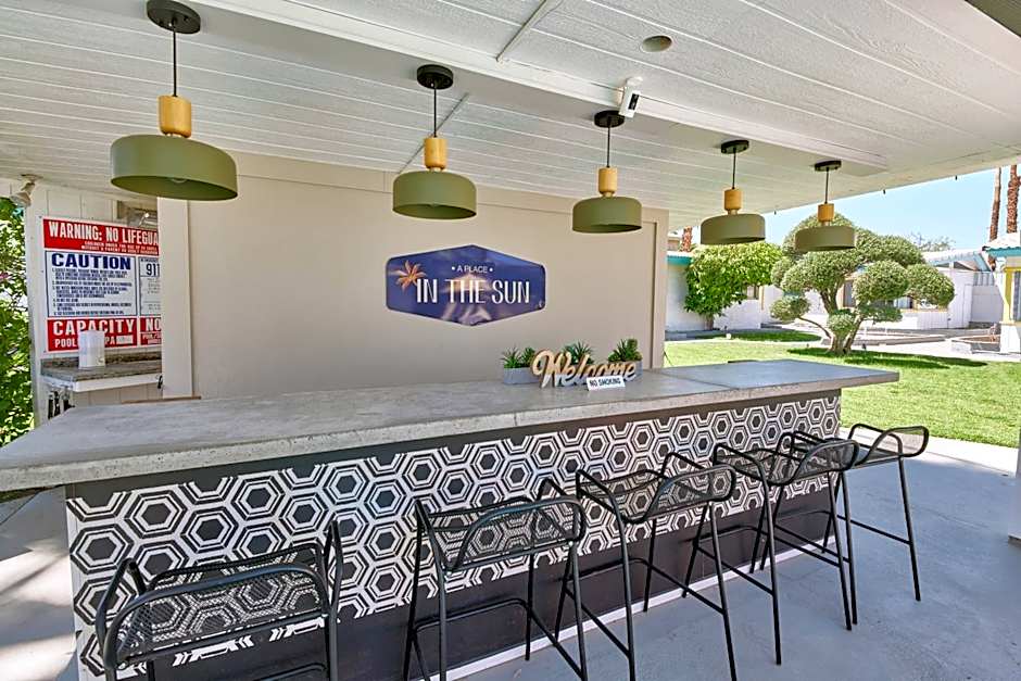 A PLACE IN THE SUN Garden Hotel - Big Units with Privacy Gardens & Heated Pool & Spa in 1 Acre Park Prime Location, PET Friendly