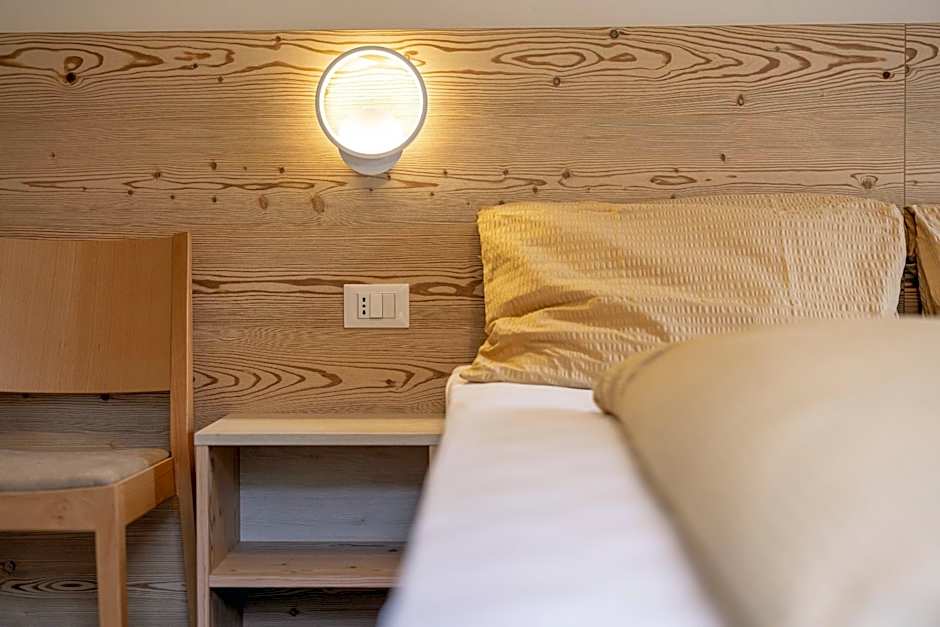 SAN PIETRO DOLOMITI Small Budget Hotel