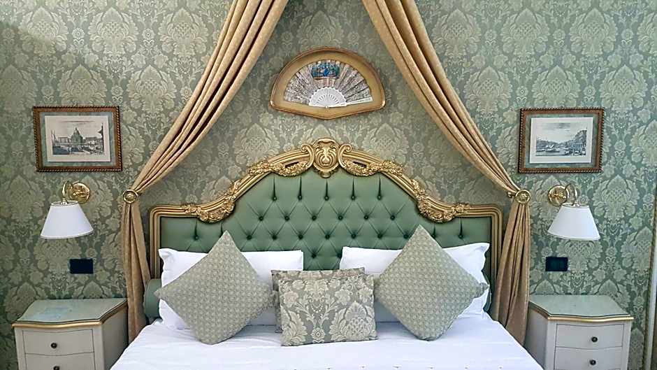 Friendly Venice Suites