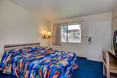1 Queen Bed | ADA/Tub