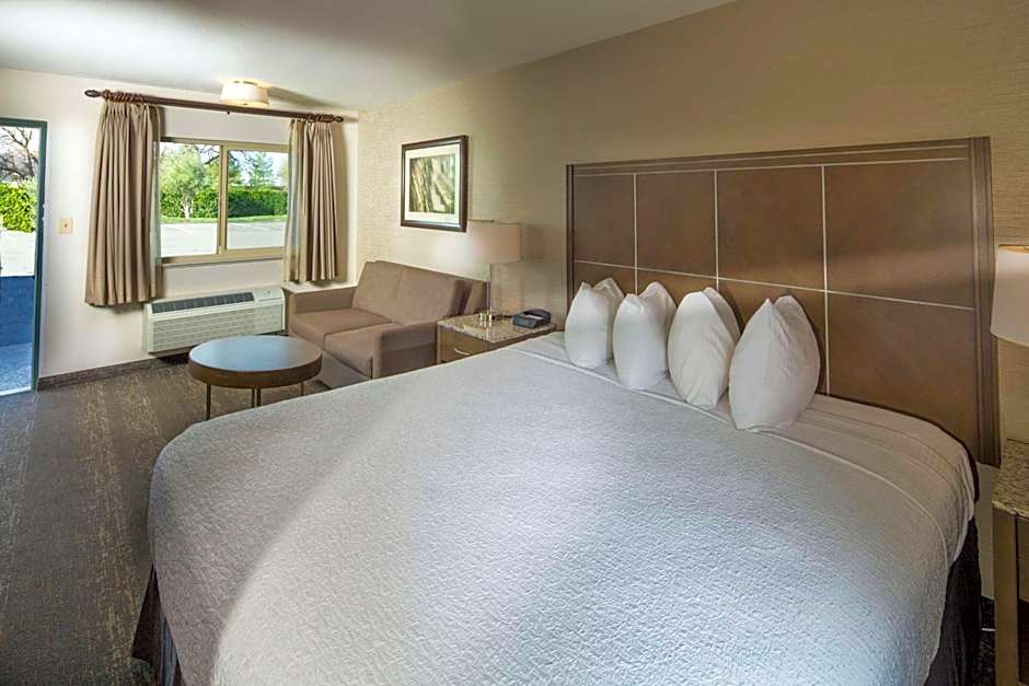 Best Western Plus Hilltop Inn