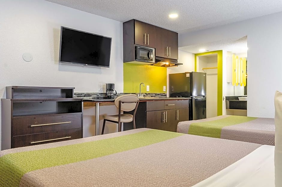 Studio 6 Fresno, CA - Extended Stay