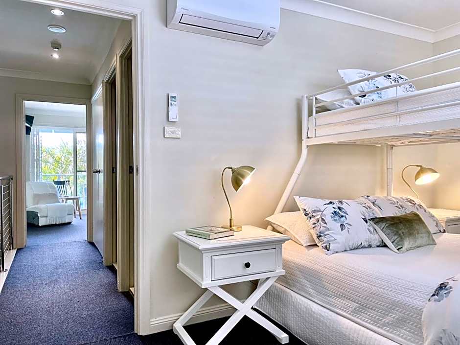 Oaks Pacific Blue 349 fantastic pool