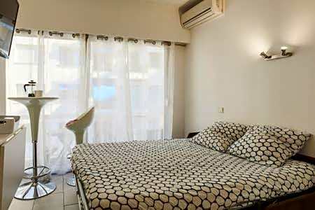 Studio carré d'or situé à 50 m de la plage