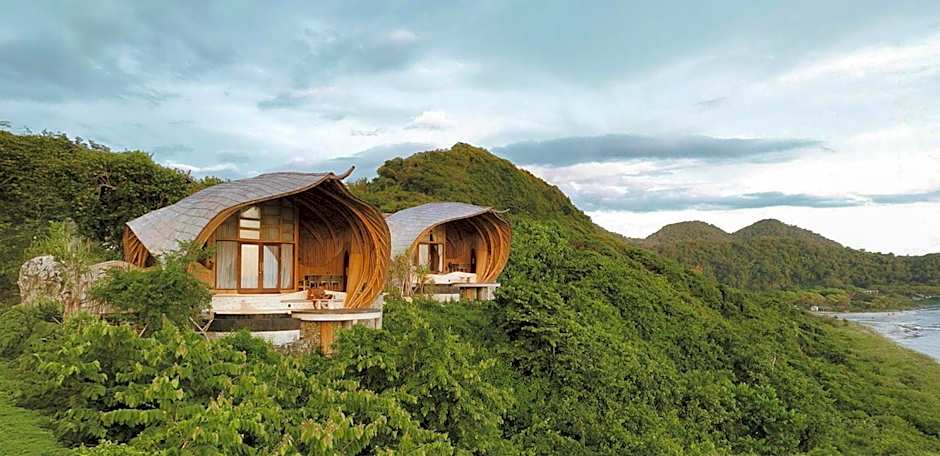 Kini Resort - Oceanfront Bamboo Eco Lodges