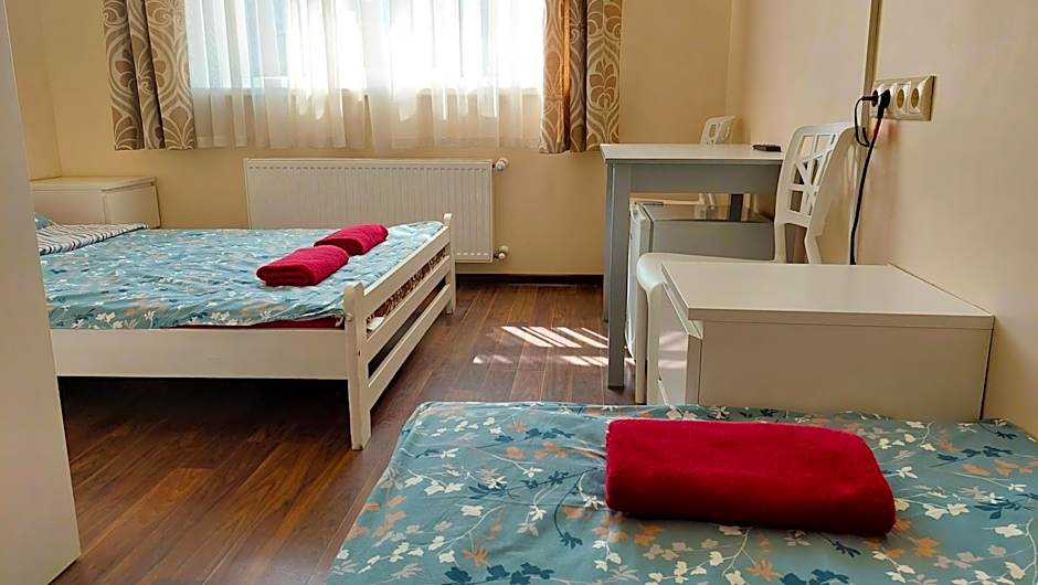 Happy Hotel