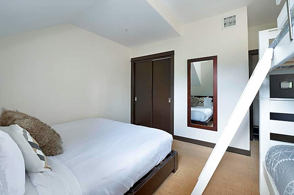 Heavenly Mountain Condo managed by Little Sister Getaways