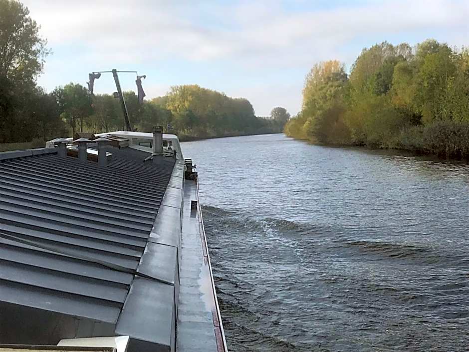 BlackPearl Boat&Breakfast