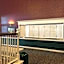 Grand Hinckley Inn