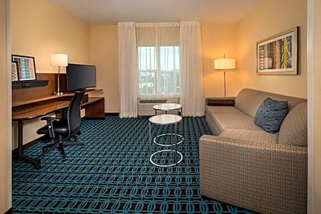 King Suite with Mountain View