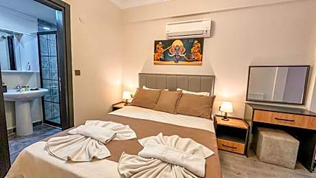 Queen Suite with Sea View