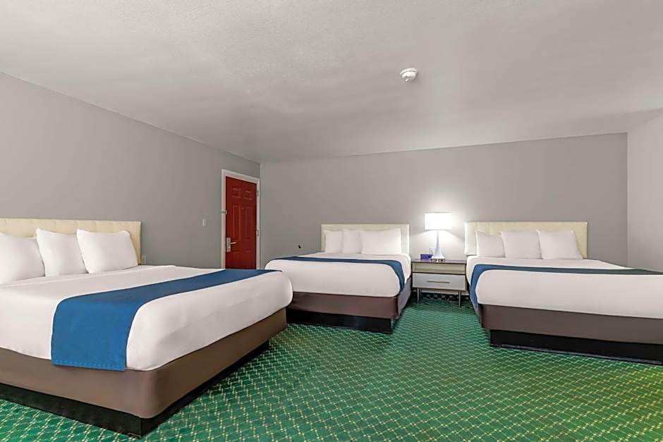 Days Inn & Suites by Wyndham Flagstaff I-40