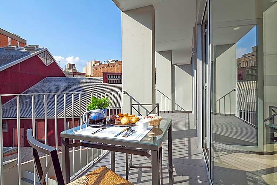 Charmsuites Paralel Apartments
