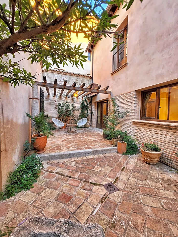 Casa del Armiño - Historic Boutique Hotel in Toledo Old Town